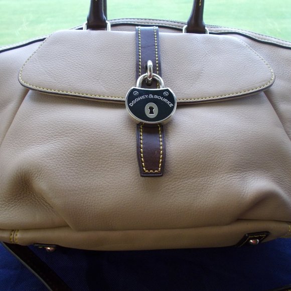 Dooney & Bourke Duxbury Large New Handbag - Picture 3 of 14
